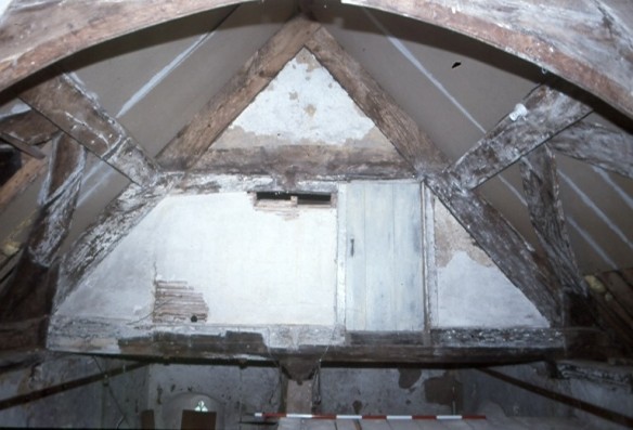 The medieval roof was open to the hall below in the 15th century but in the Tudor period a floor was inserted. The roof timbers were later hidden by layers of lath and plaster and reed. Behind this we found a 17th century spur, musket shot and a leather purse.